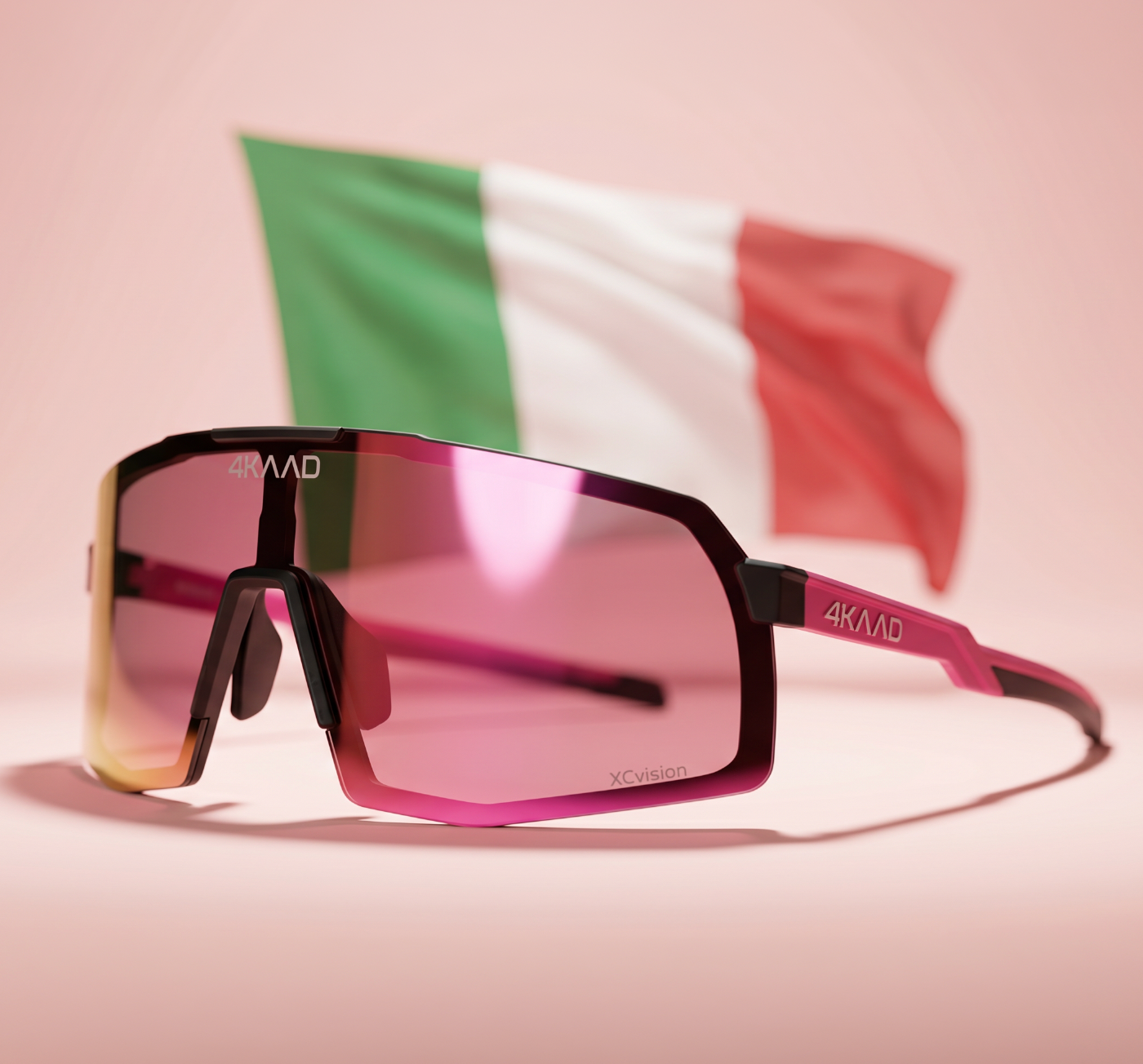 Ciclista con gafas 4KAAD BEAT RACE en el Giro d’Italia femenino