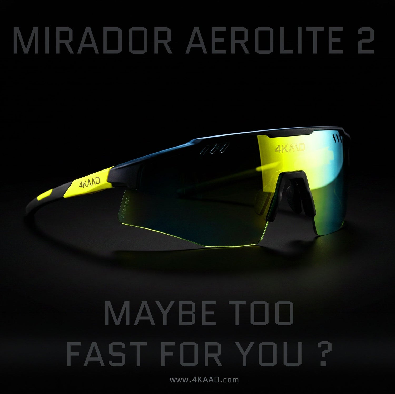 Triatleta con gafas 4KAAD MIRADOR AEROLITE 2 en competición